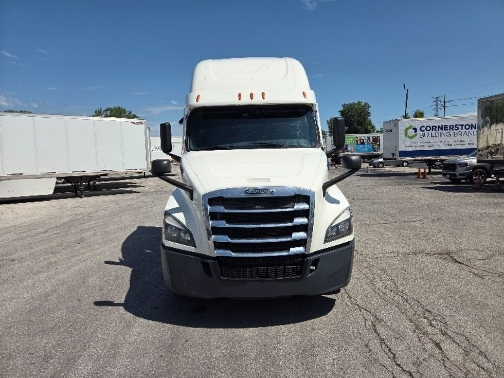 Sleeper Tractor-Heavy Duty Tractors-Freightliner-2021-T12664ST-Kansas City-MO-710,175\n\t\tmiles-$ 47,250 - Image 2