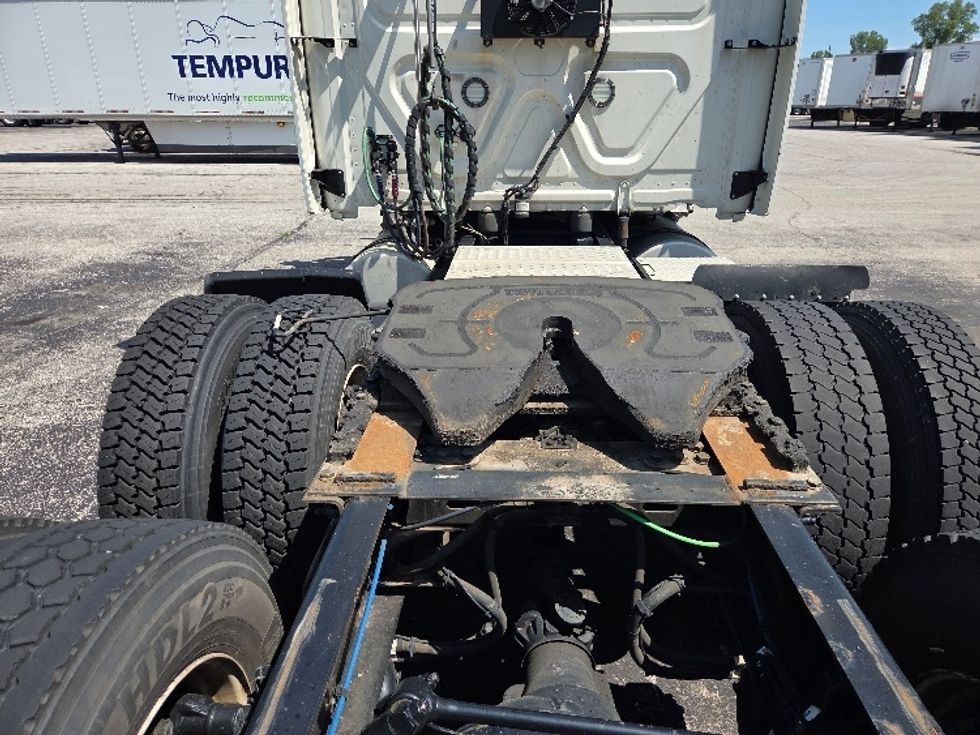 Sleeper Tractor-Heavy Duty Tractors-Freightliner-2021-T12664ST-Kansas City-MO-710,175\n\t\tmiles-$ 47,250 - Image 6
