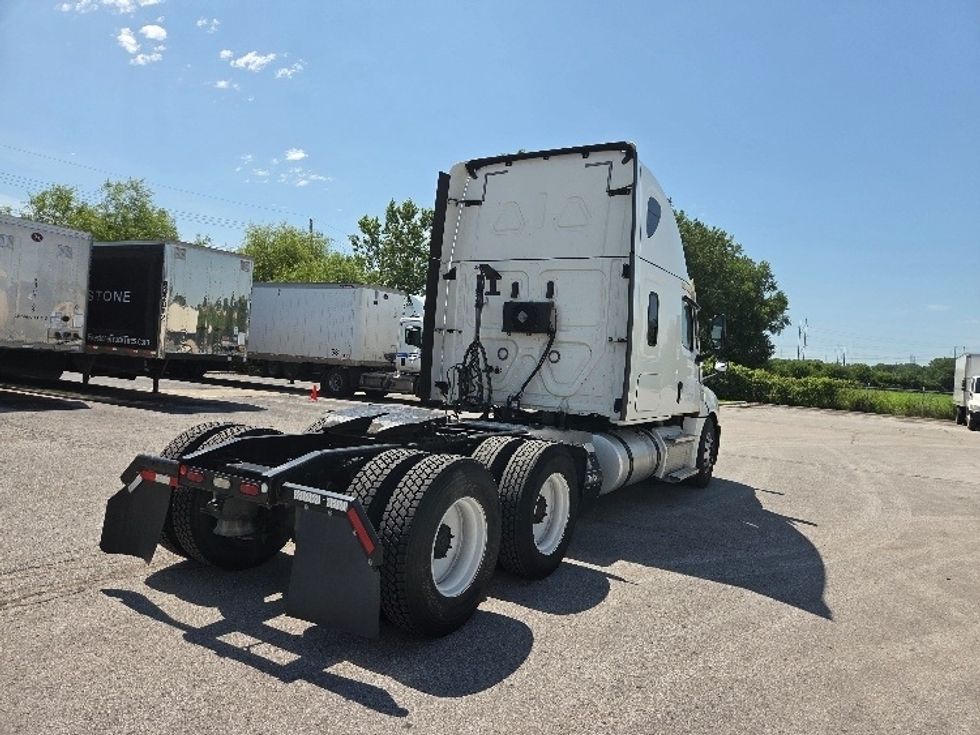 Sleeper Tractor-Heavy Duty Tractors-Freightliner-2021-T12664ST-Kansas City-MO-710,175\n\t\tmiles-$ 47,250 - Image 7