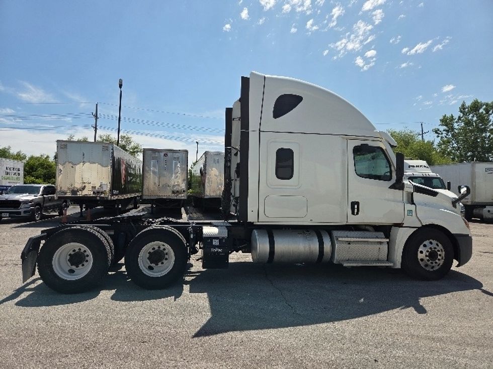 Sleeper Tractor-Heavy Duty Tractors-Freightliner-2021-T12664ST-Kansas City-MO-710,175\n\t\tmiles-$ 47,250 - Image 8