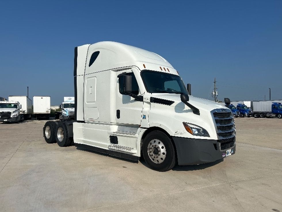 Sleeper Tractor-Heavy Duty Tractors-Freightliner-2021-T12664ST-Katy-TX-418,147\n\t\tmiles-$ 77,000 - Image 1
