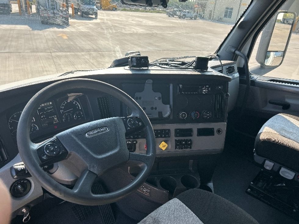 Sleeper Tractor-Heavy Duty Tractors-Freightliner-2021-T12664ST-Katy-TX-418,147\n\t\tmiles-$ 77,000 - Image 10