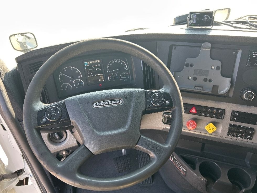 Sleeper Tractor-Heavy Duty Tractors-Freightliner-2021-T12664ST-Katy-TX-418,147\n\t\tmiles-$ 77,000 - Image 11