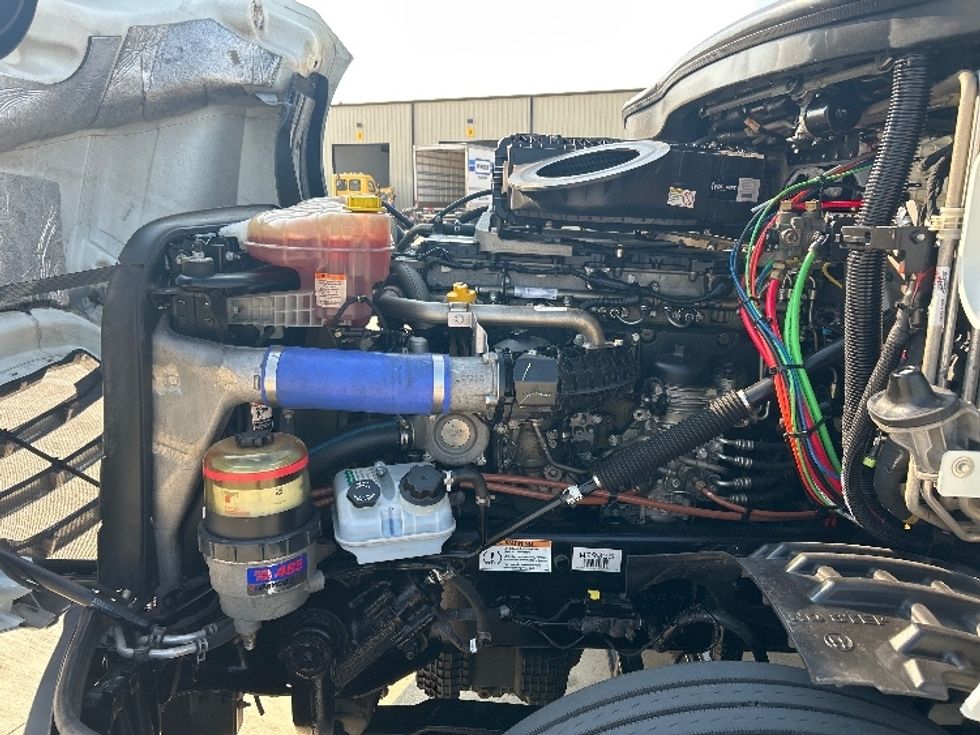 Sleeper Tractor-Heavy Duty Tractors-Freightliner-2021-T12664ST-Katy-TX-418,147\n\t\tmiles-$ 77,000 - Image 21