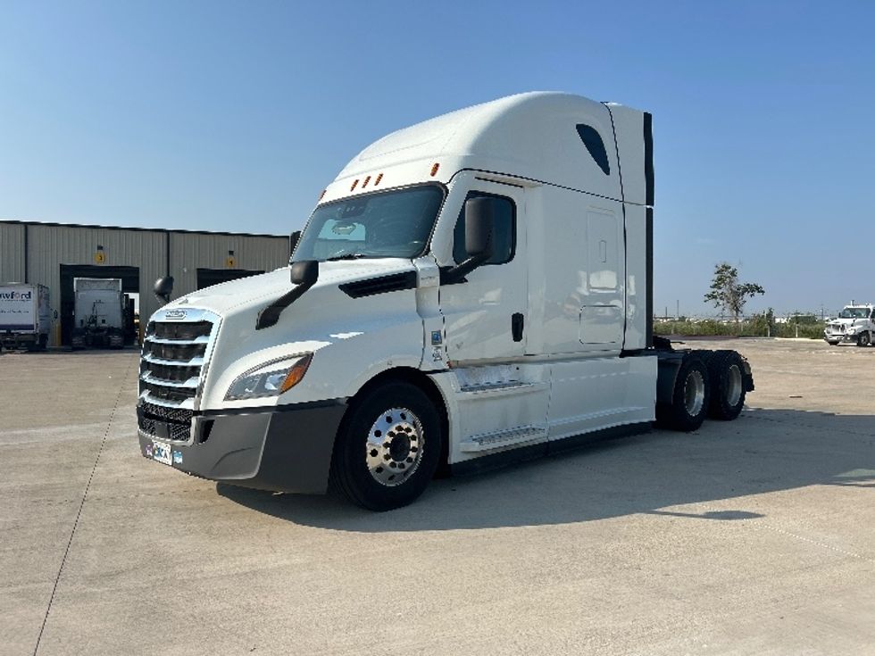 Sleeper Tractor-Heavy Duty Tractors-Freightliner-2021-T12664ST-Katy-TX-418,147\n\t\tmiles-$ 77,000 - Image 3