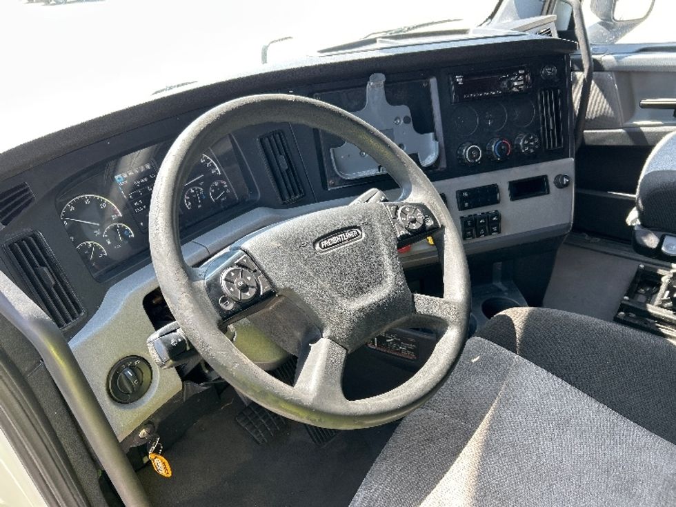 Sleeper Tractor-Heavy Duty Tractors-Freightliner-2021-T12664ST-Katy-TX-451,830\n\t\tmiles-$ 73,500 - Image 10