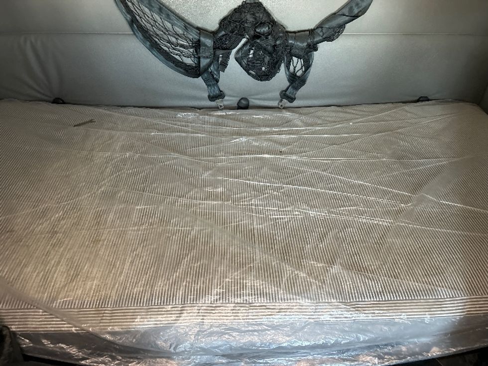 Sleeper Tractor-Heavy Duty Tractors-Freightliner-2021-T12664ST-Katy-TX-451,830\n\t\tmiles-$ 73,500 - Image 17