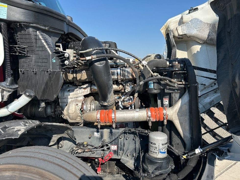 Sleeper Tractor-Heavy Duty Tractors-Freightliner-2021-T12664ST-Katy-TX-451,830\n\t\tmiles-$ 73,500 - Image 20