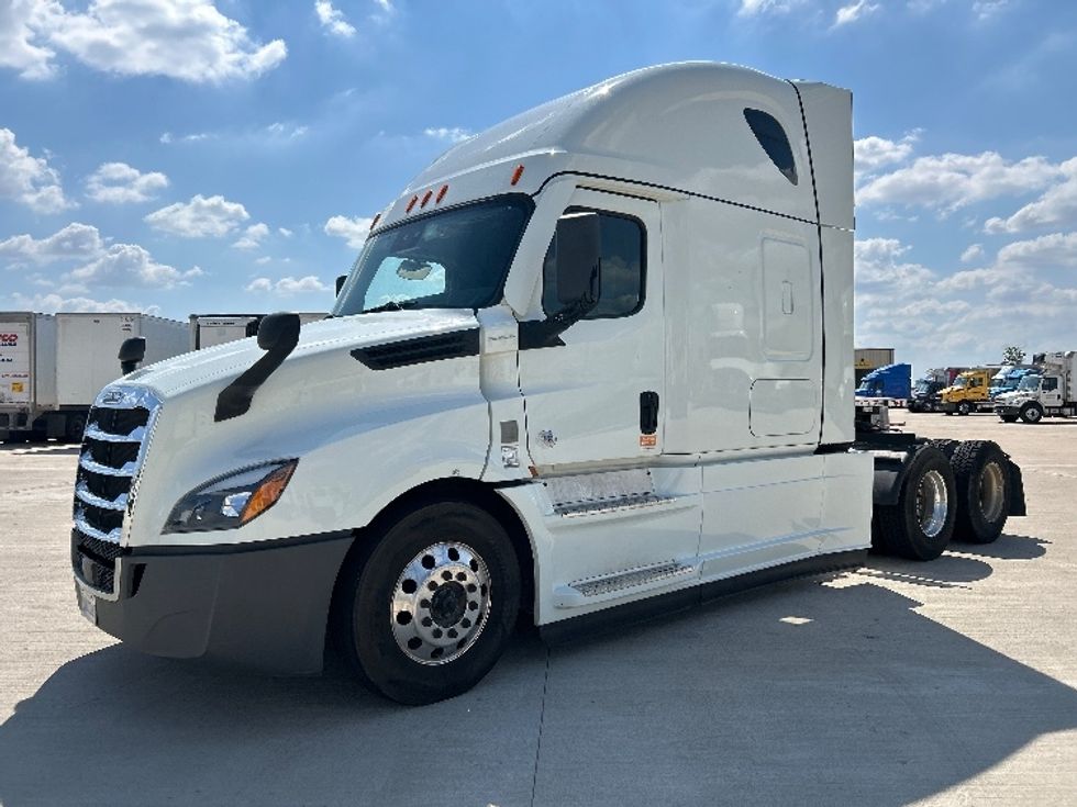 2021 Freightliner Cascadia 126" Sleeper Cab photo 3