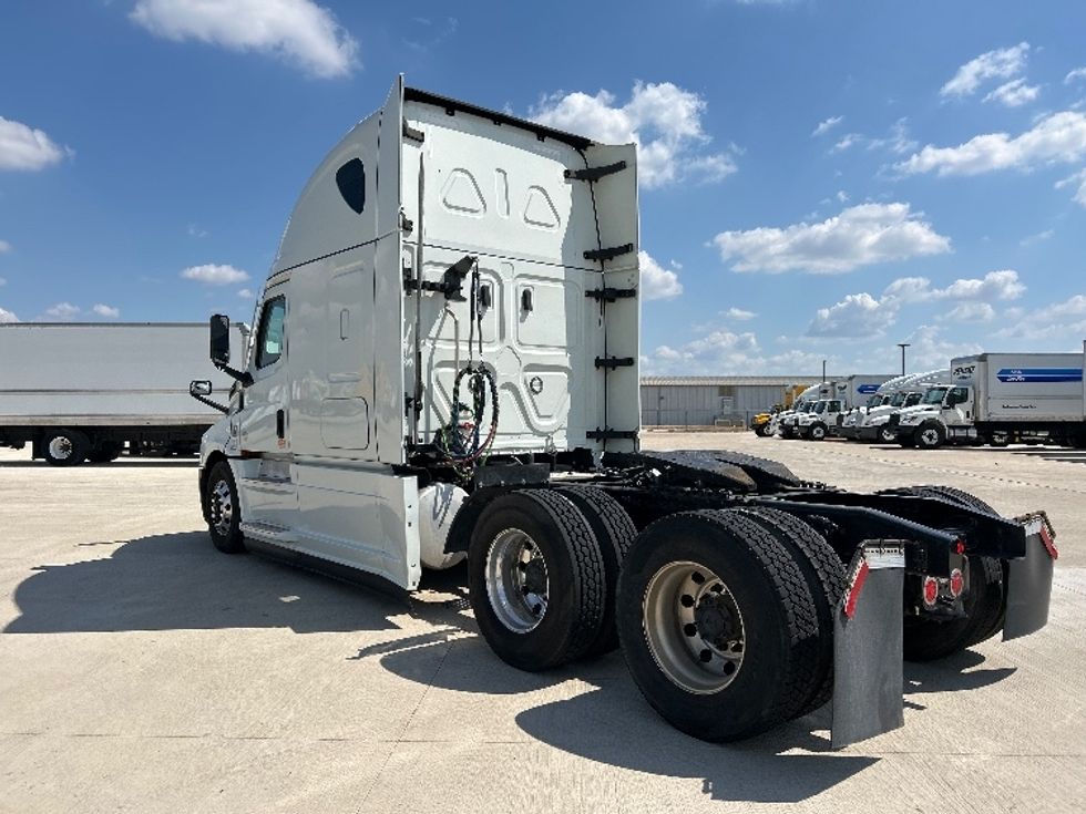 Sleeper Tractor-Heavy Duty Tractors-Freightliner-2021-T12664ST-Katy-TX-451,830\n\t\tmiles-$ 73,500 - Image 5