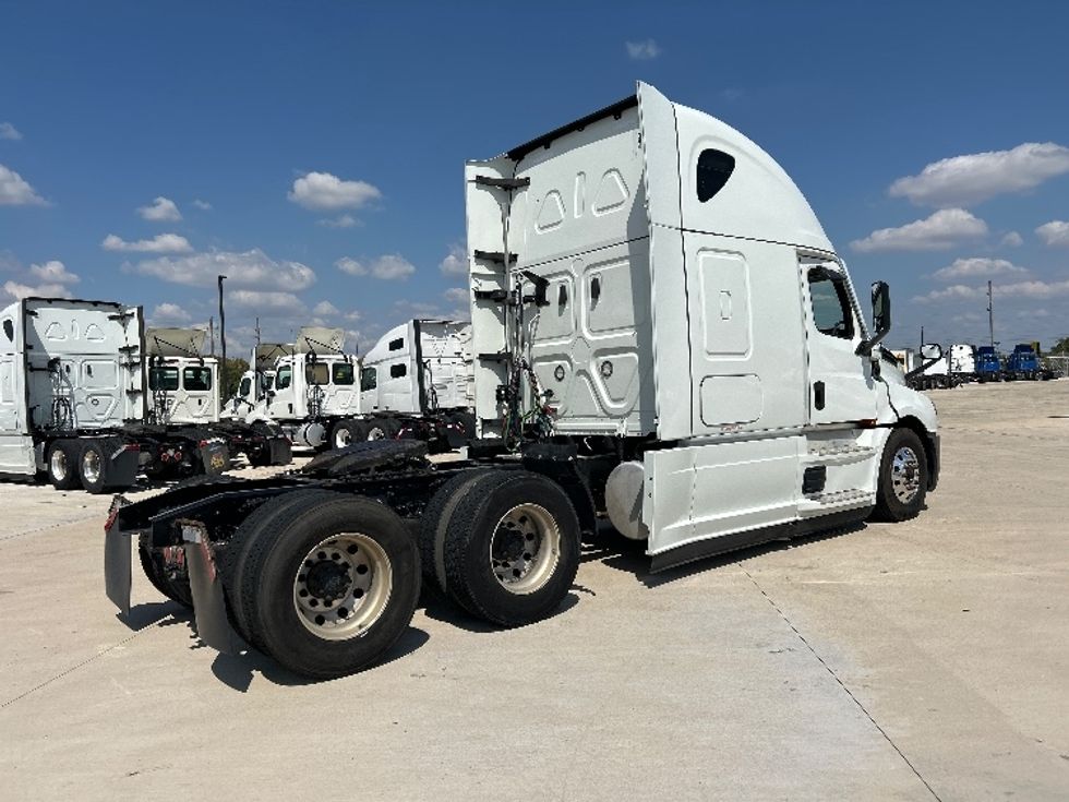 Sleeper Tractor-Heavy Duty Tractors-Freightliner-2021-T12664ST-Katy-TX-451,830\n\t\tmiles-$ 73,500 - Image 7