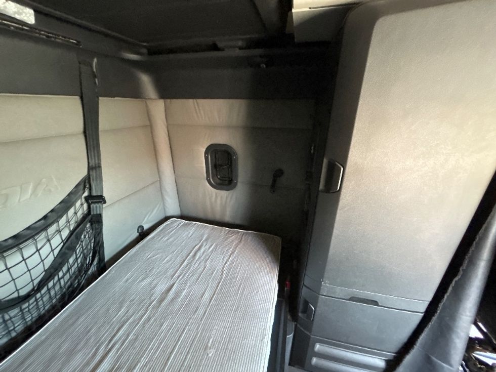 Sleeper Tractor-Heavy Duty Tractors-Freightliner-2021-T12664ST-Kearny-NJ-600,268\n\t\tmiles-$ 56,000 - Image 18