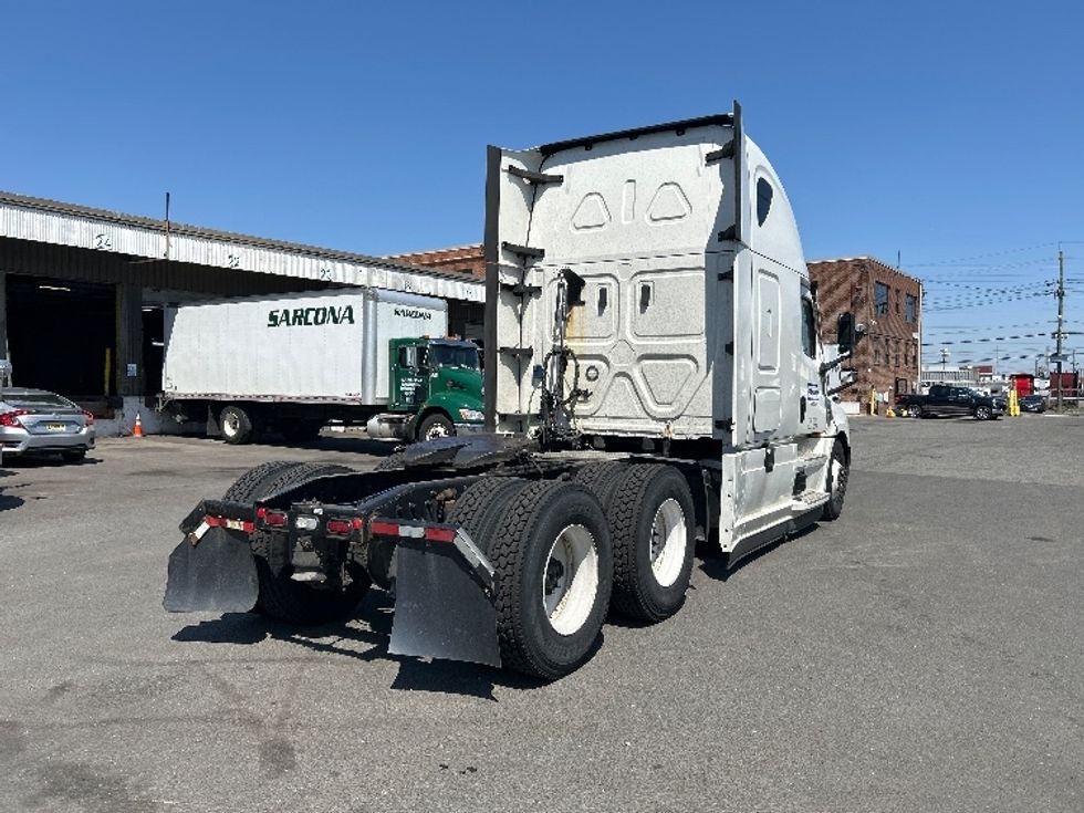 Sleeper Tractor-Heavy Duty Tractors-Freightliner-2021-T12664ST-Kearny-NJ-600,268\n\t\tmiles-$ 56,000 - Image 7