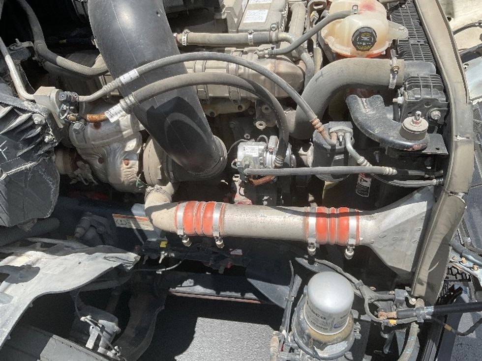 Sleeper Tractor-Heavy Duty Tractors-Freightliner-2021-T12664ST-Kennesaw-GA-553,903\n\t\tmiles-$ 62,750 - Image 20