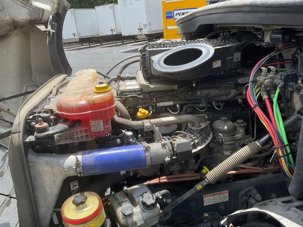 Sleeper Tractor-Heavy Duty Tractors-Freightliner-2021-T12664ST-Kennesaw-GA-553,903\n\t\tmiles-$ 62,750 - Image 21