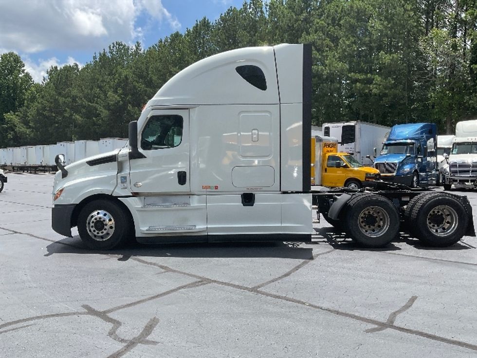 Sleeper Tractor-Heavy Duty Tractors-Freightliner-2021-T12664ST-Kennesaw-GA-553,903\n\t\tmiles-$ 62,750 - Image 4