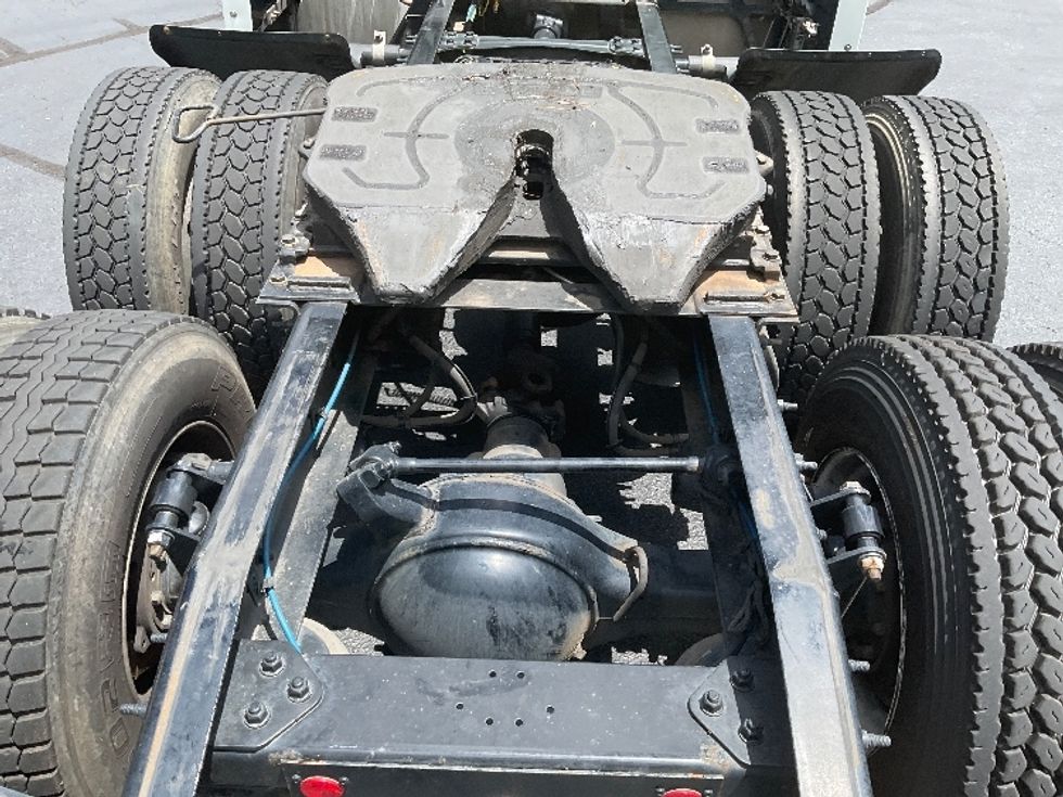 Sleeper Tractor-Heavy Duty Tractors-Freightliner-2021-T12664ST-Kennesaw-GA-553,903\n\t\tmiles-$ 62,750 - Image 6