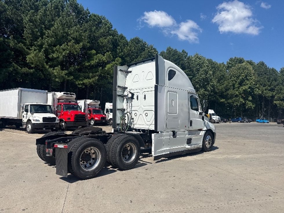 Sleeper Tractor-Heavy Duty Tractors-Freightliner-2021-T12664ST-Kennesaw-GA-553,903\n\t\tmiles-$ 62,750 - Image 7