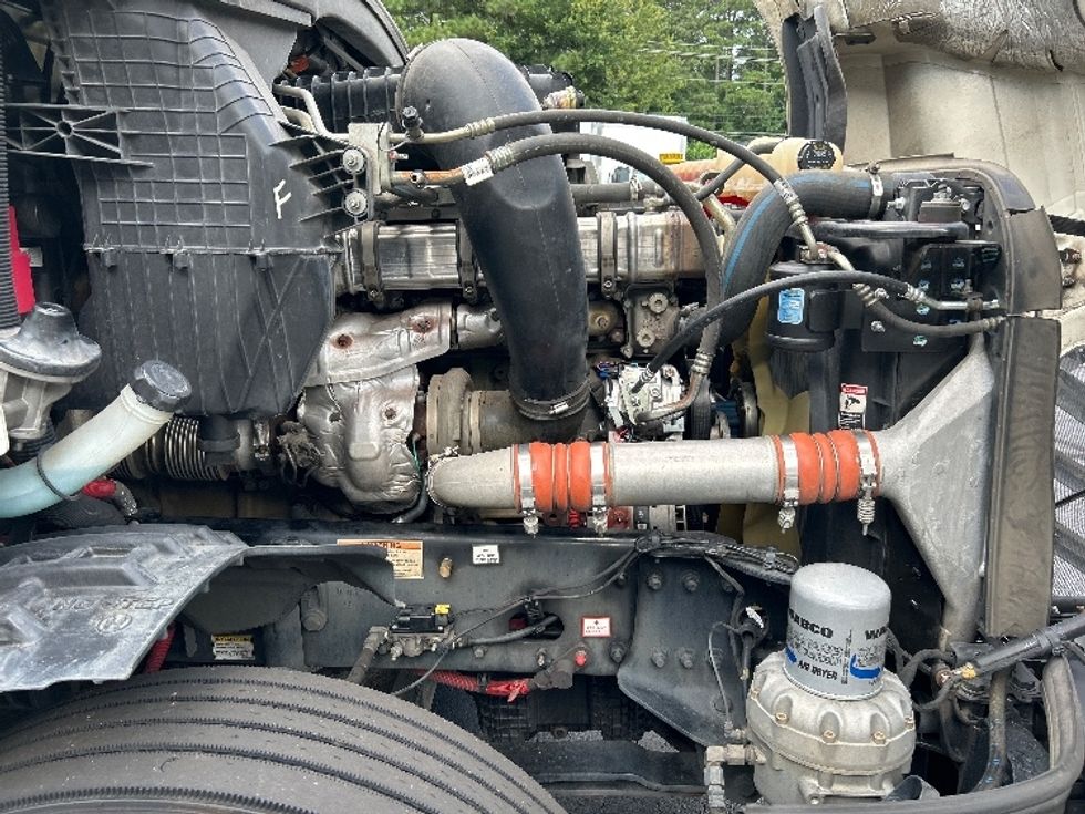 Sleeper Tractor-Heavy Duty Tractors-Freightliner-2021-T12664ST-Kennesaw-GA-571,800\n\t\tmiles-$ 62,750 - Image 20