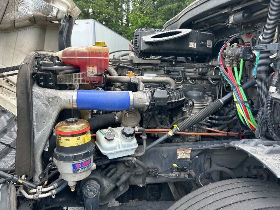 Sleeper Tractor-Heavy Duty Tractors-Freightliner-2021-T12664ST-Kennesaw-GA-571,800\n\t\tmiles-$ 62,750 - Image 21