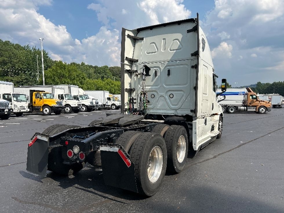 Sleeper Tractor-Heavy Duty Tractors-Freightliner-2021-T12664ST-Kennesaw-GA-571,800\n\t\tmiles-$ 62,750 - Image 7