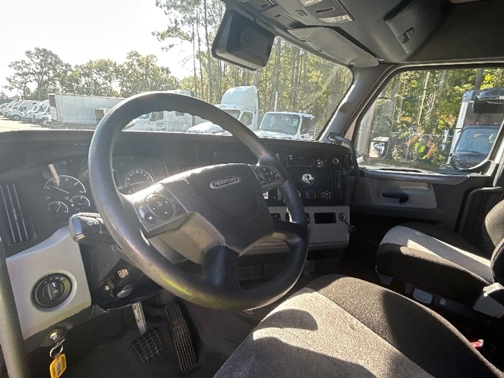 Sleeper Tractor-Heavy Duty Tractors-Freightliner-2021-T12664ST-King Of Prussia-PA-556,793\n\t\tmiles-$ 58,250 - Image 10