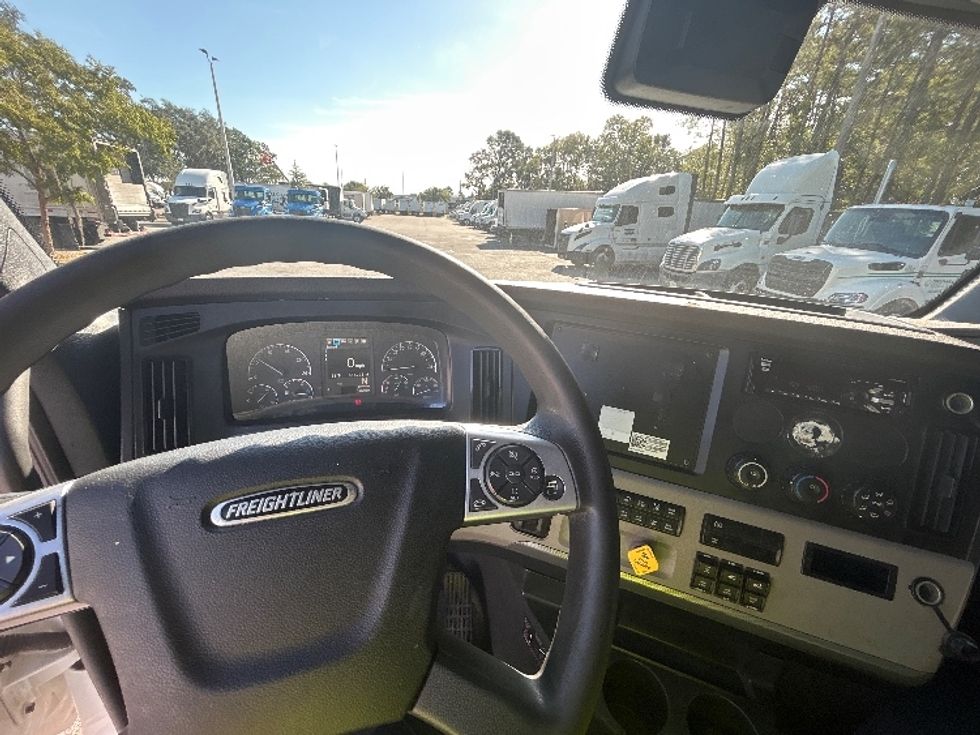 Sleeper Tractor-Heavy Duty Tractors-Freightliner-2021-T12664ST-King Of Prussia-PA-556,793\n\t\tmiles-$ 58,250 - Image 11