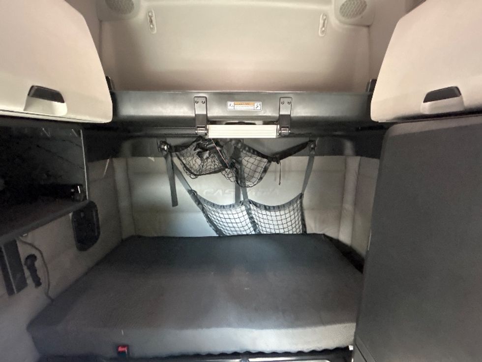 Sleeper Tractor-Heavy Duty Tractors-Freightliner-2021-T12664ST-King Of Prussia-PA-556,793\n\t\tmiles-$ 58,250 - Image 16