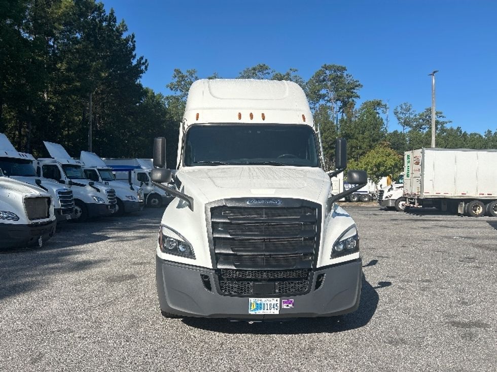 Sleeper Tractor-Heavy Duty Tractors-Freightliner-2021-T12664ST-King Of Prussia-PA-556,793\n\t\tmiles-$ 58,250 - Image 2