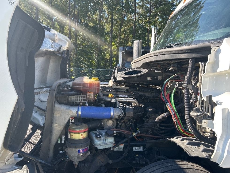 Sleeper Tractor-Heavy Duty Tractors-Freightliner-2021-T12664ST-King Of Prussia-PA-556,793\n\t\tmiles-$ 58,250 - Image 21