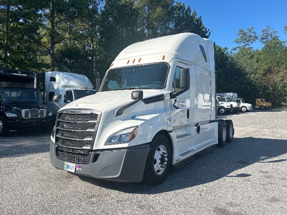 Sleeper Tractor-Heavy Duty Tractors-Freightliner-2021-T12664ST-King Of Prussia-PA-556,793\n\t\tmiles-$ 58,250 - Image 3