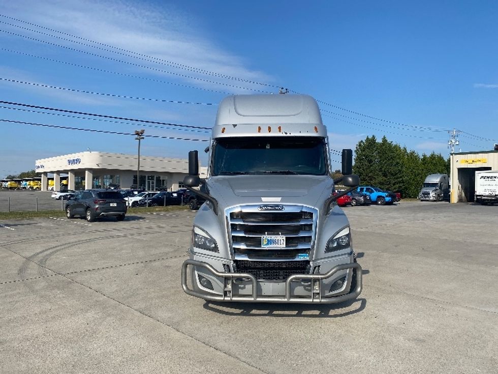 Sleeper Tractor-Heavy Duty Tractors-Freightliner-2021-T12664ST-Knoxville-TN-300,208\n\t\tmiles-$ 90,000 - Image 2