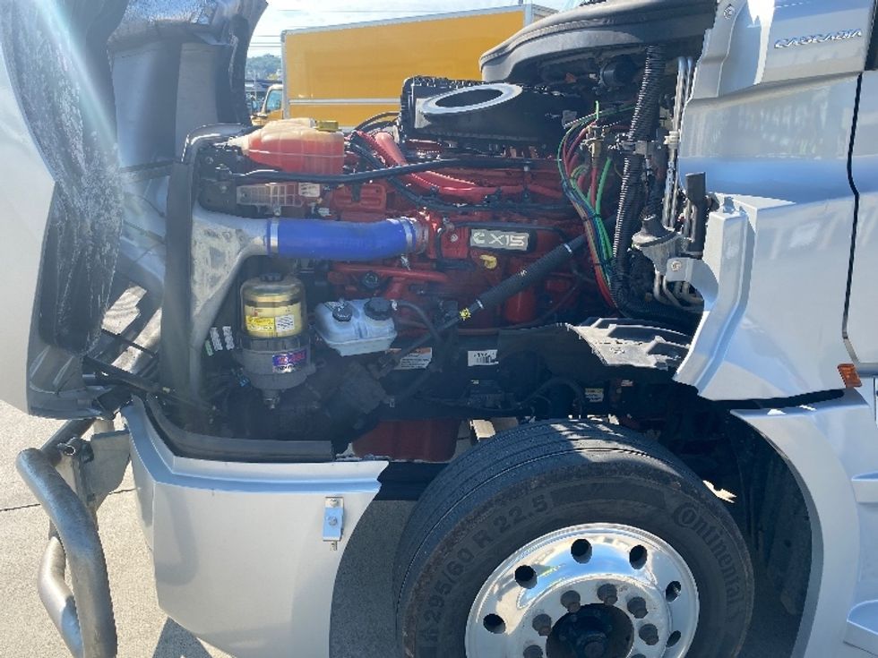 Sleeper Tractor-Heavy Duty Tractors-Freightliner-2021-T12664ST-Knoxville-TN-300,208\n\t\tmiles-$ 90,000 - Image 21