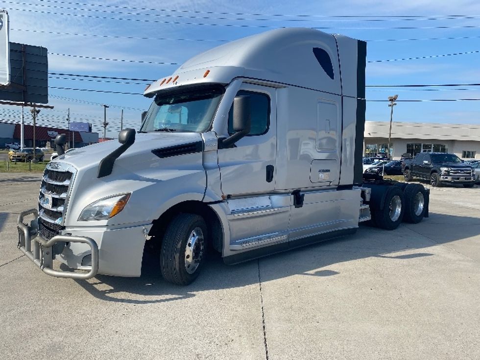Sleeper Tractor-Heavy Duty Tractors-Freightliner-2021-T12664ST-Knoxville-TN-300,208\n\t\tmiles-$ 90,000 - Image 3