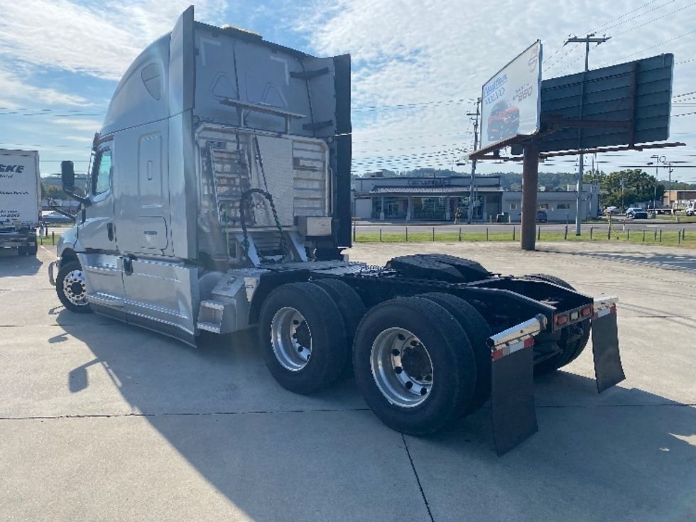 Sleeper Tractor-Heavy Duty Tractors-Freightliner-2021-T12664ST-Knoxville-TN-300,208\n\t\tmiles-$ 90,000 - Image 5