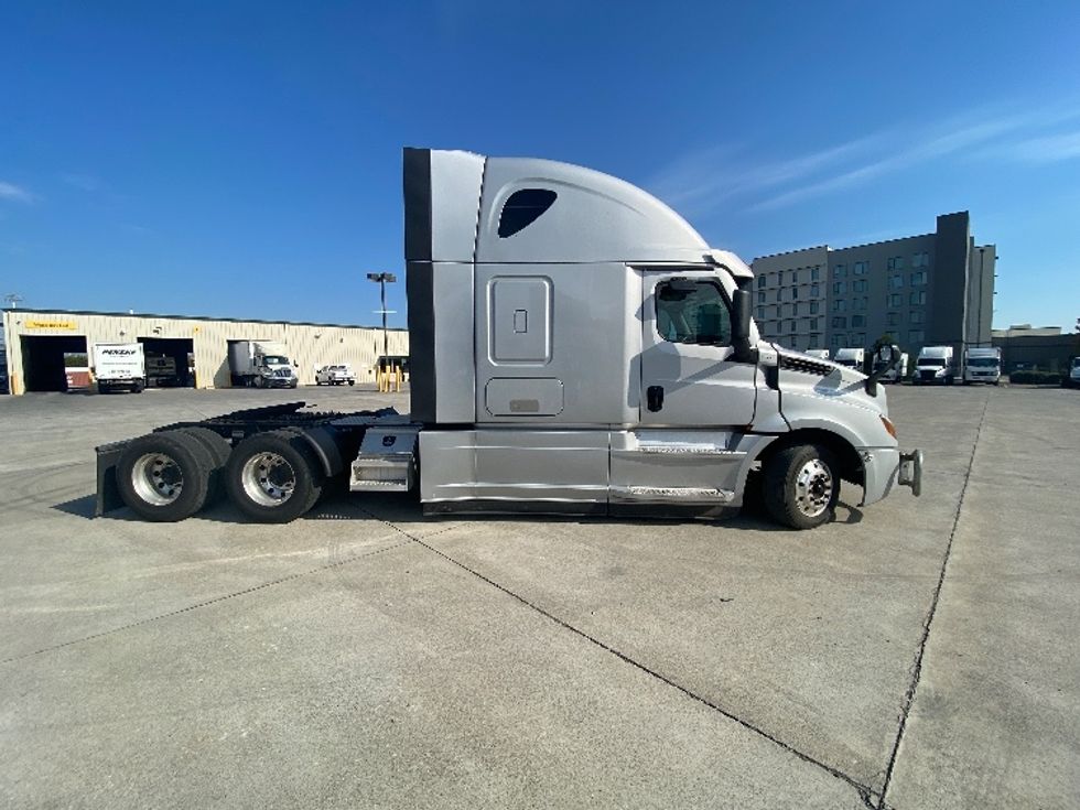 Sleeper Tractor-Heavy Duty Tractors-Freightliner-2021-T12664ST-Knoxville-TN-300,208\n\t\tmiles-$ 90,000 - Image 8