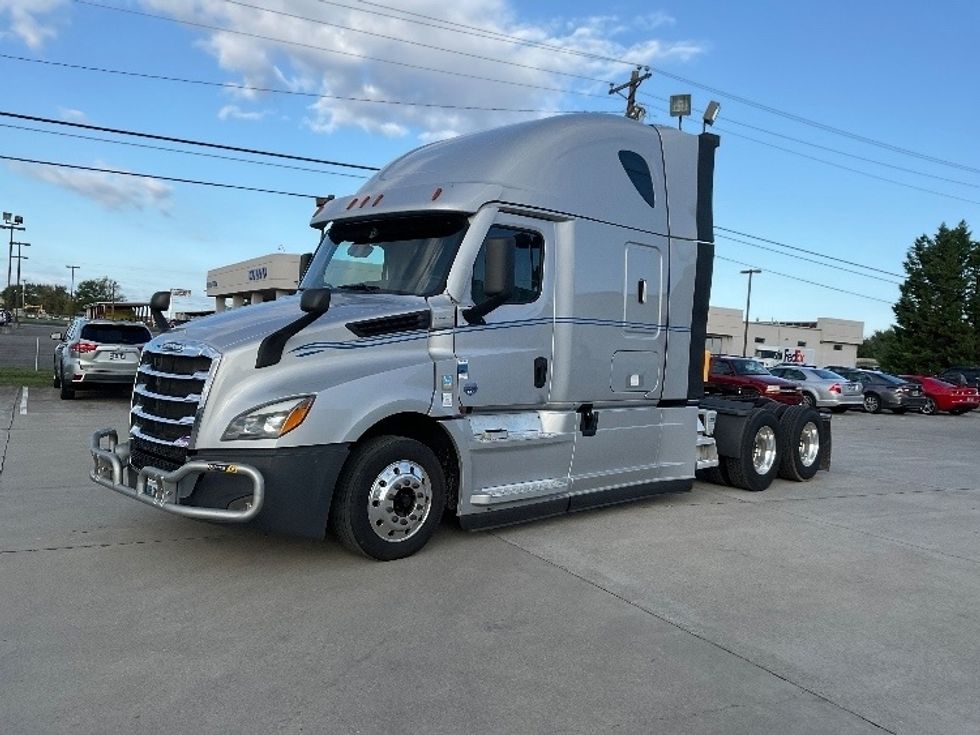 Sleeper Tractor-Heavy Duty Tractors-Freightliner-2021-T12664ST-Knoxville-TN-314,500\n\t\tmiles-$ 89,000 - Image 3
