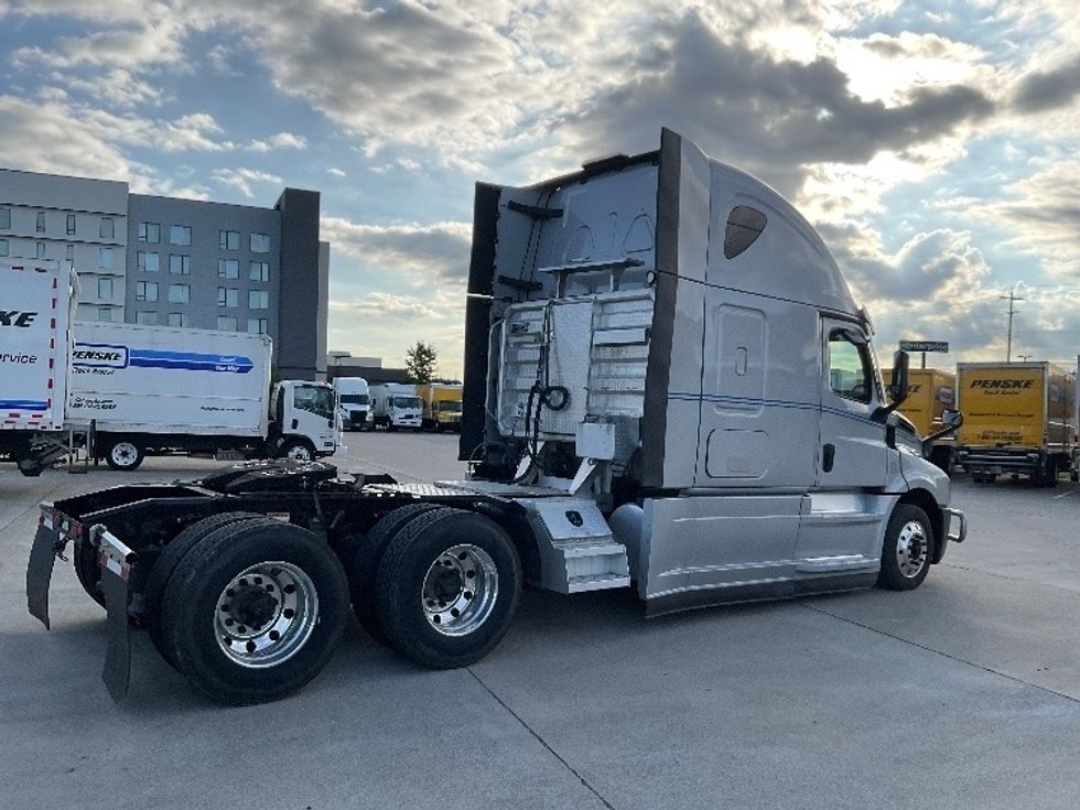 Sleeper Tractor-Heavy Duty Tractors-Freightliner-2021-T12664ST-Knoxville-TN-314,500\n\t\tmiles-$ 89,000 - Image 7