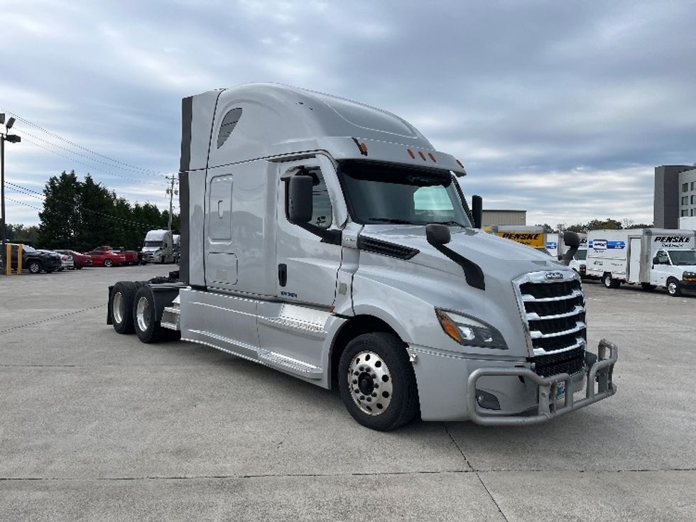 Sleeper Tractor-Heavy Duty Tractors-Freightliner-2021-T12664ST-Knoxville-TN-367,412\n\t\tmiles-$ 85,750 - Image 1