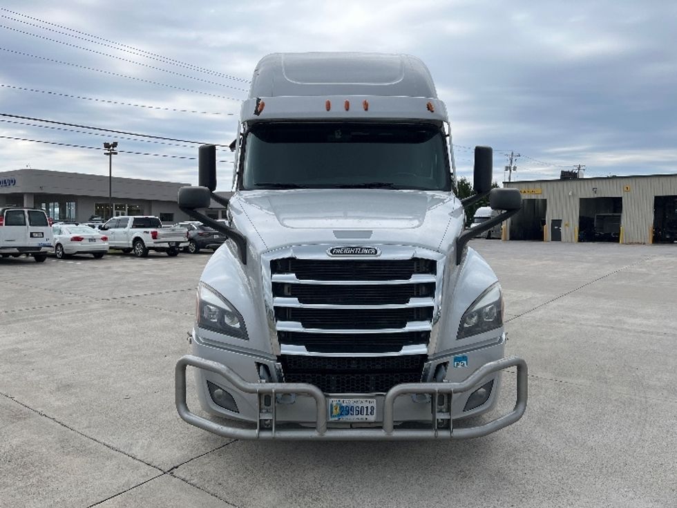 Sleeper Tractor-Heavy Duty Tractors-Freightliner-2021-T12664ST-Knoxville-TN-367,412\n\t\tmiles-$ 85,750 - Image 2