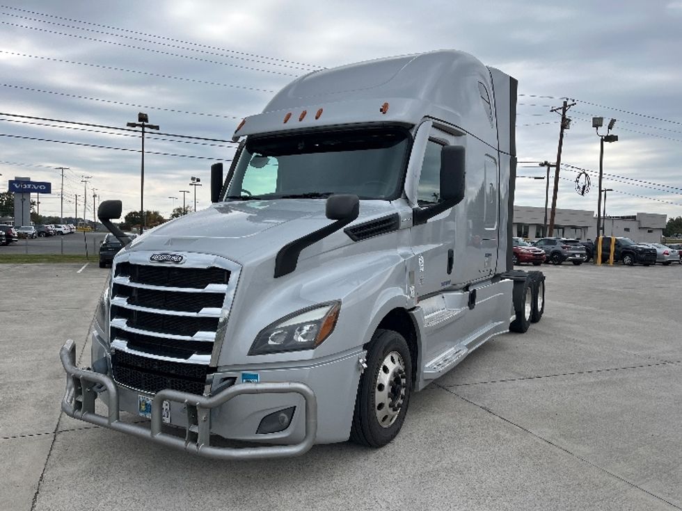 Sleeper Tractor-Heavy Duty Tractors-Freightliner-2021-T12664ST-Knoxville-TN-367,412\n\t\tmiles-$ 85,750 - Image 3