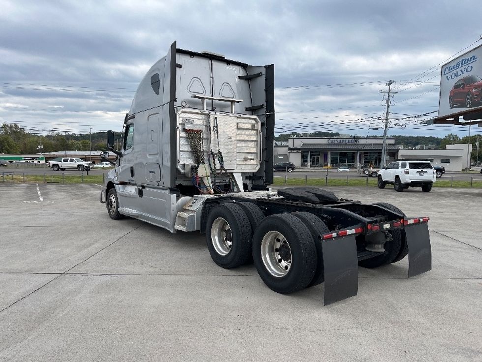 Sleeper Tractor-Heavy Duty Tractors-Freightliner-2021-T12664ST-Knoxville-TN-367,412\n\t\tmiles-$ 85,750 - Image 5