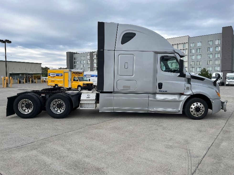 Sleeper Tractor-Heavy Duty Tractors-Freightliner-2021-T12664ST-Knoxville-TN-367,412\n\t\tmiles-$ 85,750 - Image 8