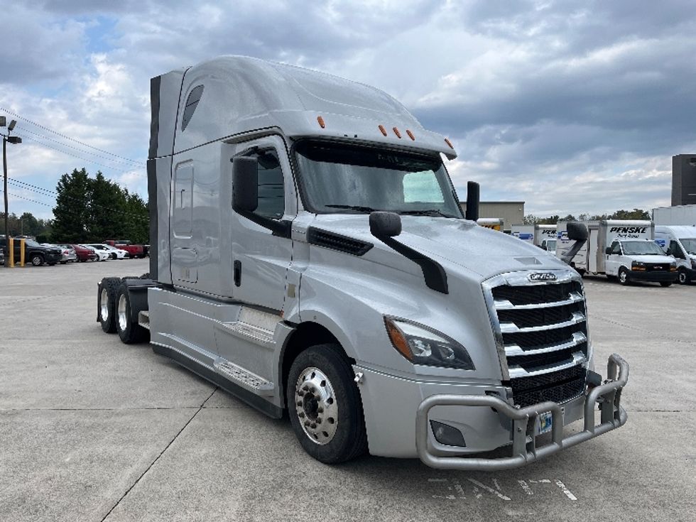 Sleeper Tractor-Heavy Duty Tractors-Freightliner-2021-T12664ST-Knoxville-TN-374,774\n\t\tmiles-$ 85,000 - Image 1