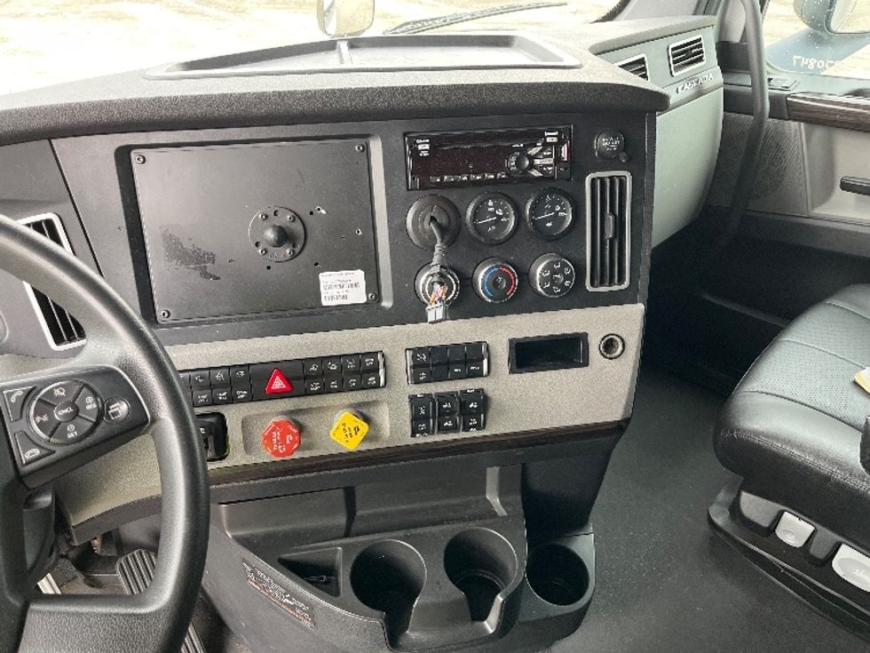 Sleeper Tractor-Heavy Duty Tractors-Freightliner-2021-T12664ST-Knoxville-TN-374,774\n\t\tmiles-$ 85,000 - Image 12