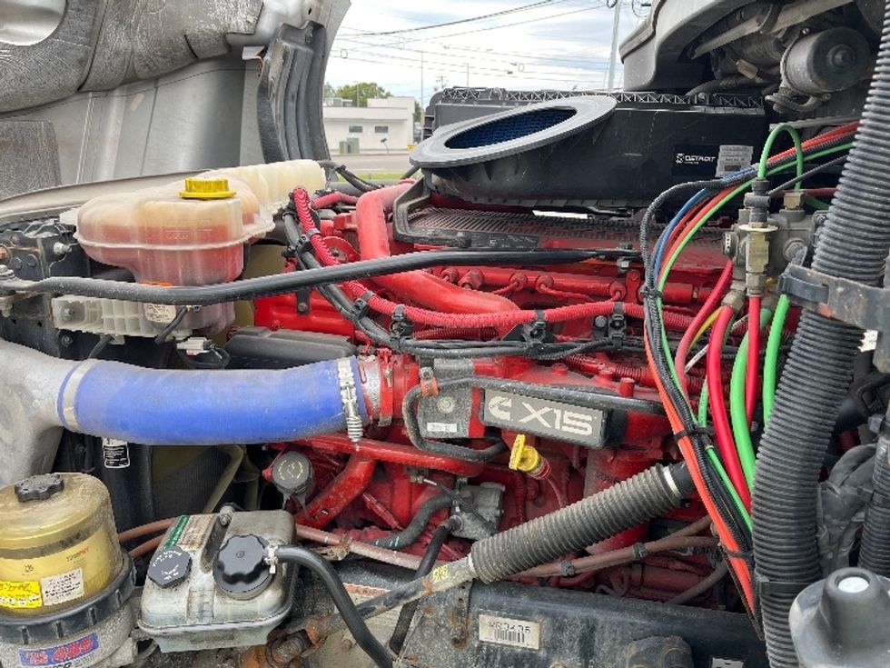 Sleeper Tractor-Heavy Duty Tractors-Freightliner-2021-T12664ST-Knoxville-TN-374,774\n\t\tmiles-$ 85,000 - Image 20