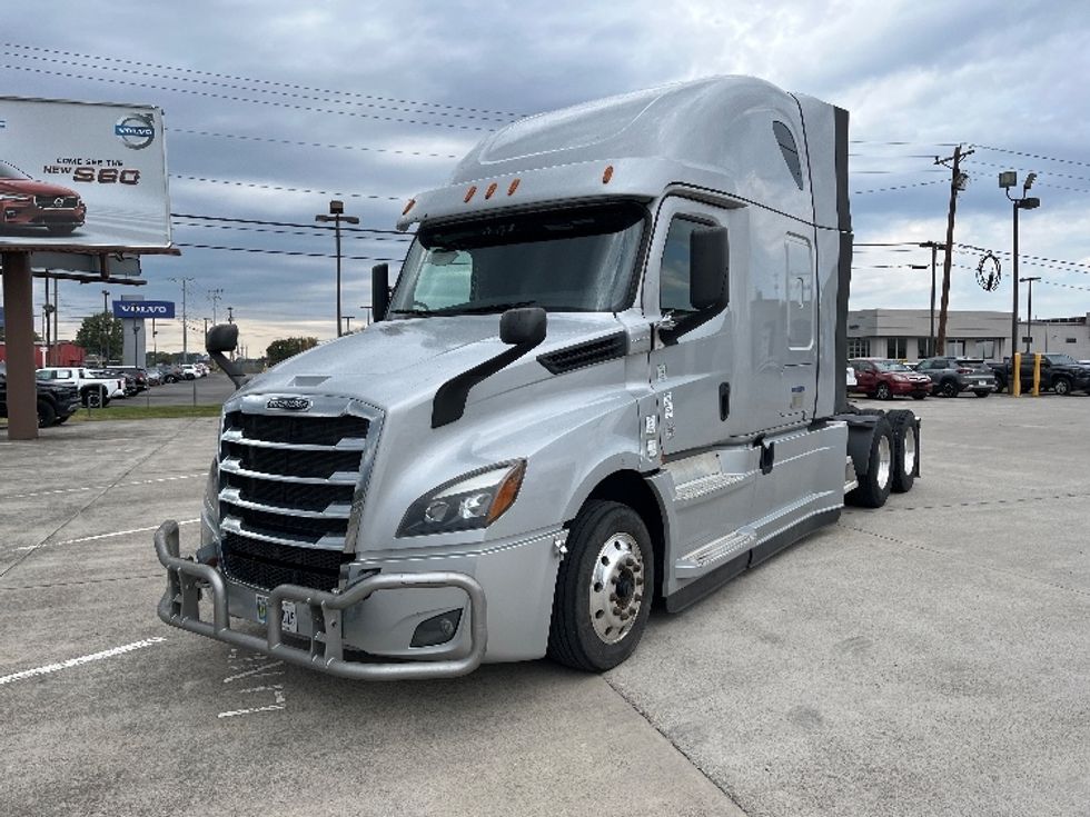 Sleeper Tractor-Heavy Duty Tractors-Freightliner-2021-T12664ST-Knoxville-TN-374,774\n\t\tmiles-$ 85,000 - Image 3