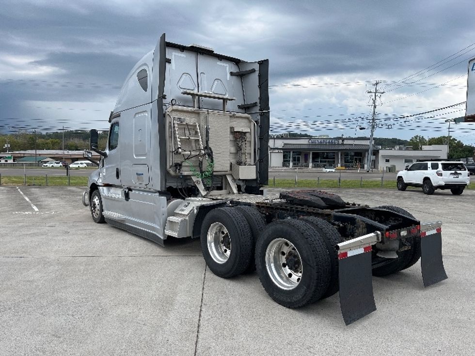 Sleeper Tractor-Heavy Duty Tractors-Freightliner-2021-T12664ST-Knoxville-TN-374,774\n\t\tmiles-$ 85,000 - Image 5
