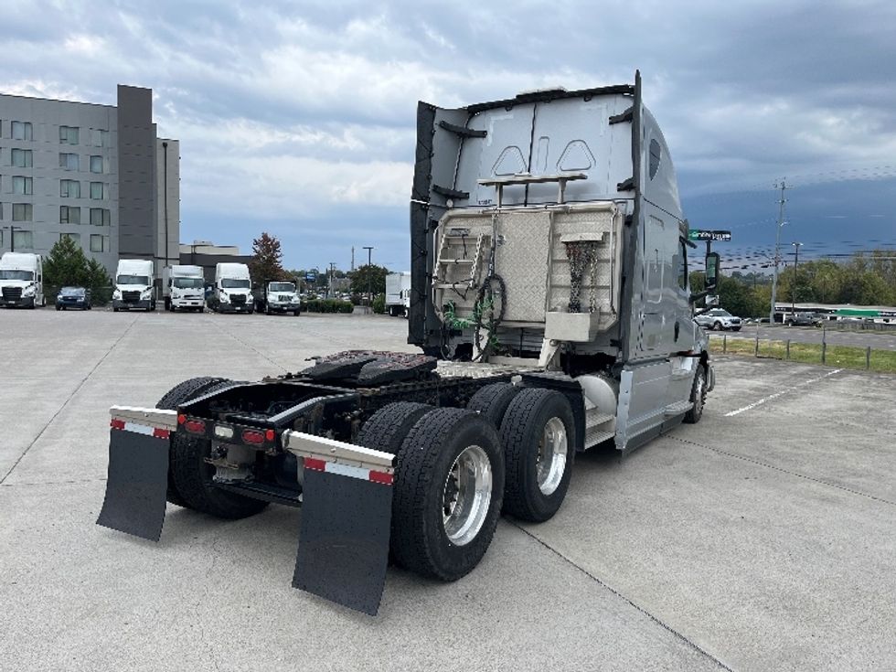 Sleeper Tractor-Heavy Duty Tractors-Freightliner-2021-T12664ST-Knoxville-TN-374,774\n\t\tmiles-$ 85,000 - Image 7