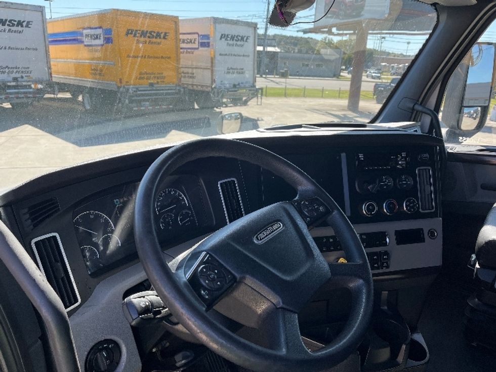 Sleeper Tractor-Heavy Duty Tractors-Freightliner-2021-T12664ST-Knoxville-TN-433,727\n\t\tmiles-$ 80,250 - Image 10